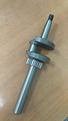 Вал коленчатый бензиновой газонокосилки HAMMER KMT100B (1.60)  510070
