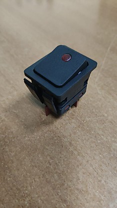Выключат.клавишный C6053PLNAB красная линза, черный корпус zbs