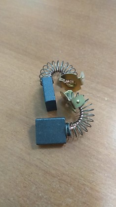 DACS2700EO-20 Щетки угольные (комплект) 13х5,5х15 (пружина,пятак 14,5х13,5,зацепы)
