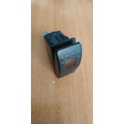 Выключатель подогрева ручек (выключатель фары) снегоуборщика.